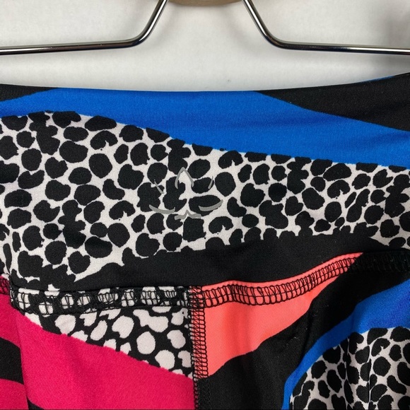 Beyond Yoga Lux Capri Multi Stripe Leggings XXS - Picture 3 of 5